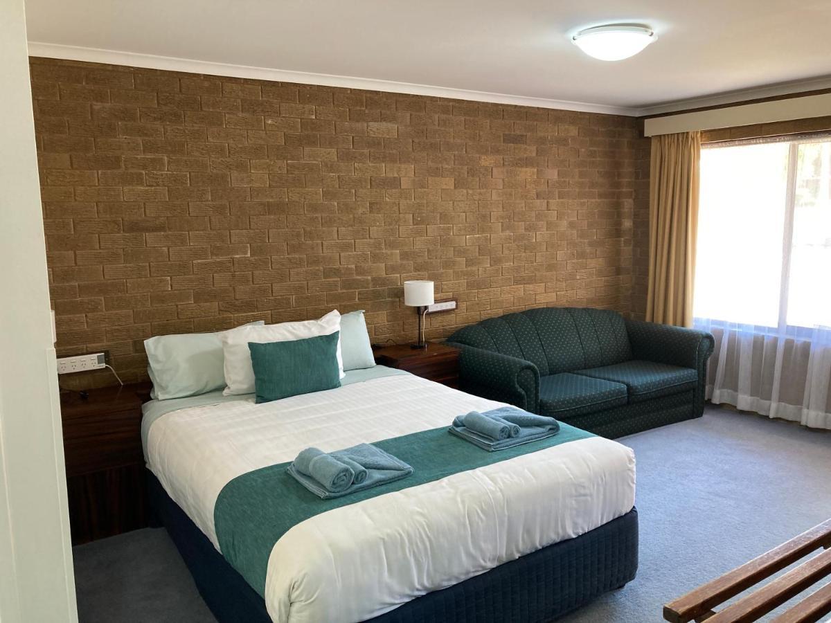 Camellia Motel Narrandera Exterior photo