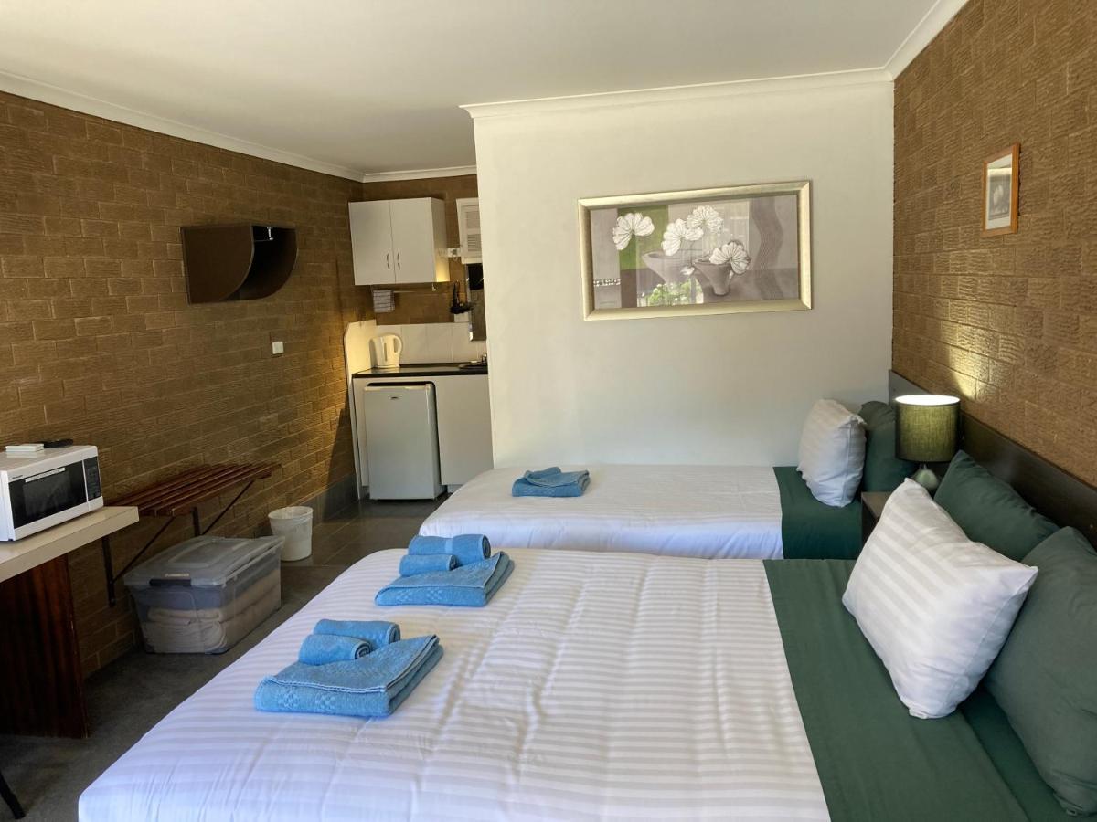 Camellia Motel Narrandera Exterior photo