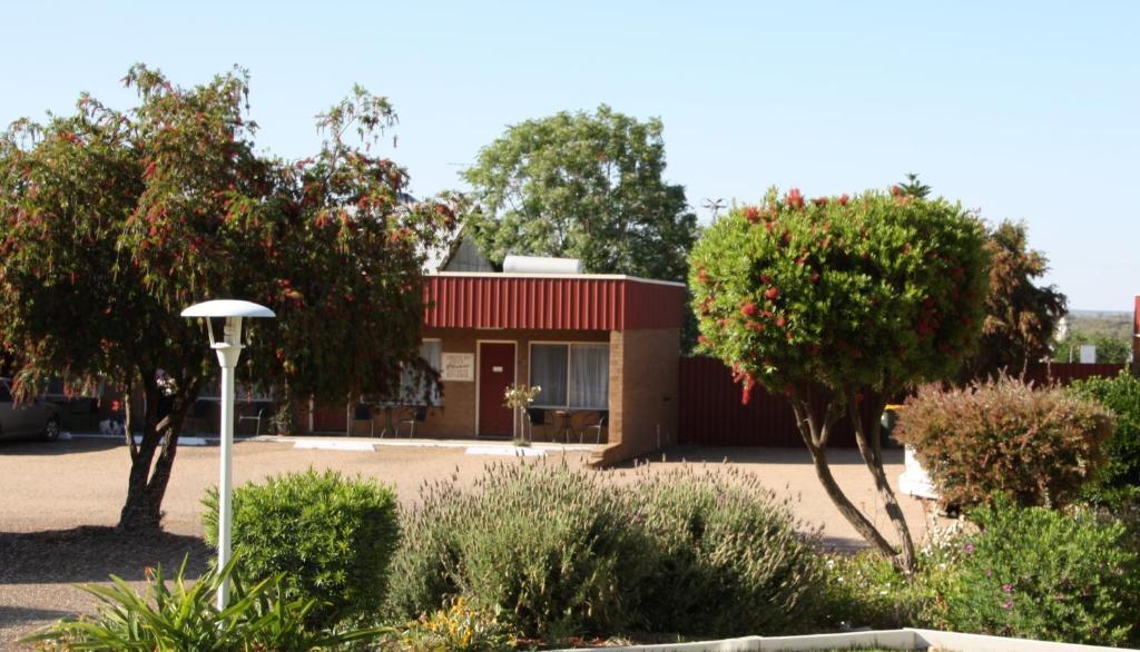 Camellia Motel Narrandera Exterior photo
